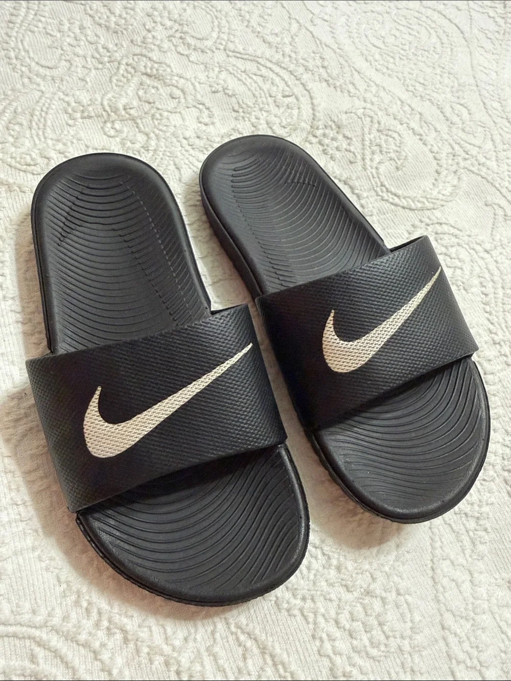 Nike Kids Size 2 Youth Black Slide Sandals with White Swoosh Logo